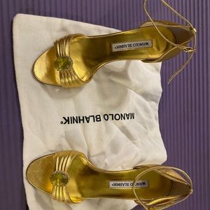 Manolo Blahnik gold heels 5 US 35.5 EU. Never worn.